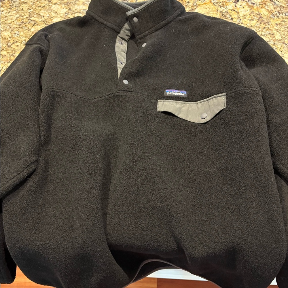 Men’s Patagonia Black Fleece Sweatshirt High-Quality Outdoor Wear